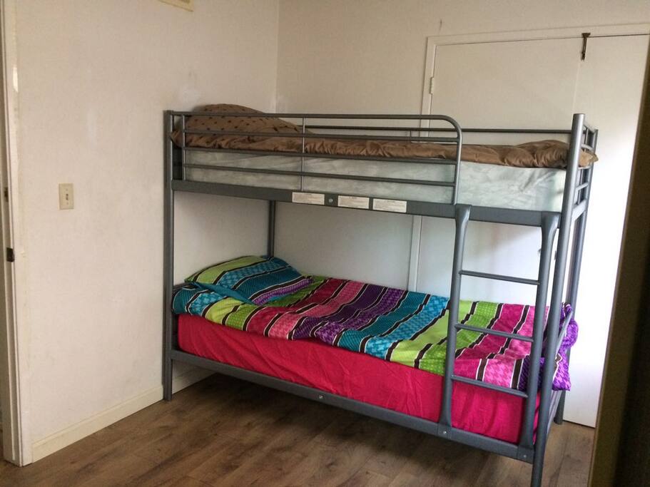 Clean and safe bunk bed
