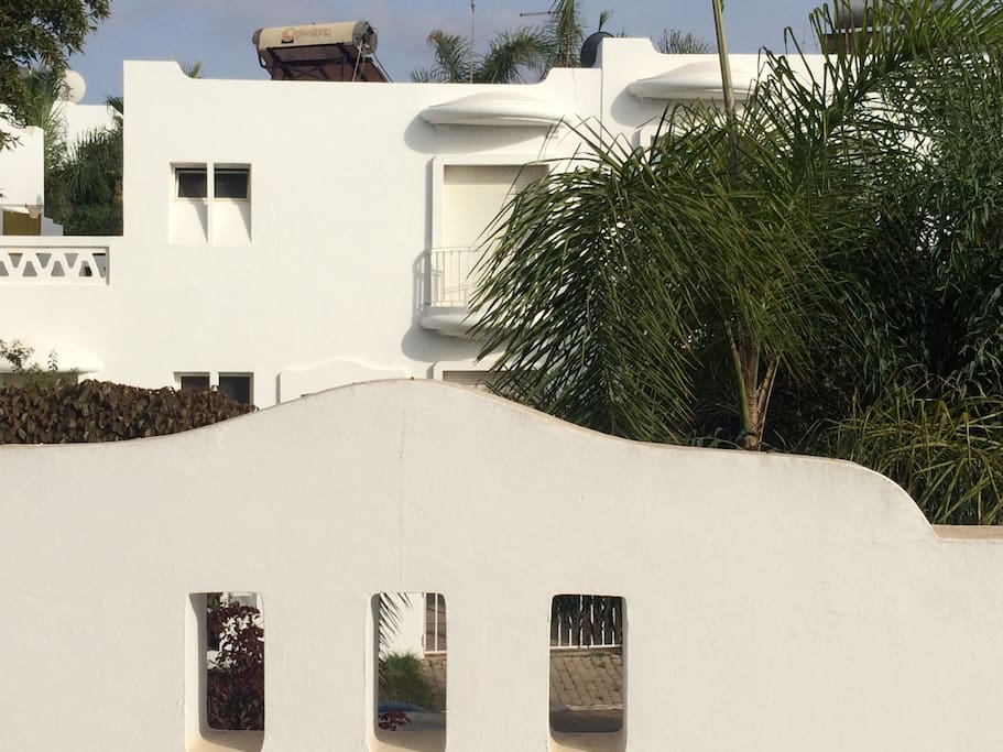 Résidence sécurisée 24h/24 et 7j/7. Accès à la plage