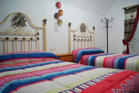 COSY CAVE HOUSE WITH TERRACE. Cueva 3 dormitorios