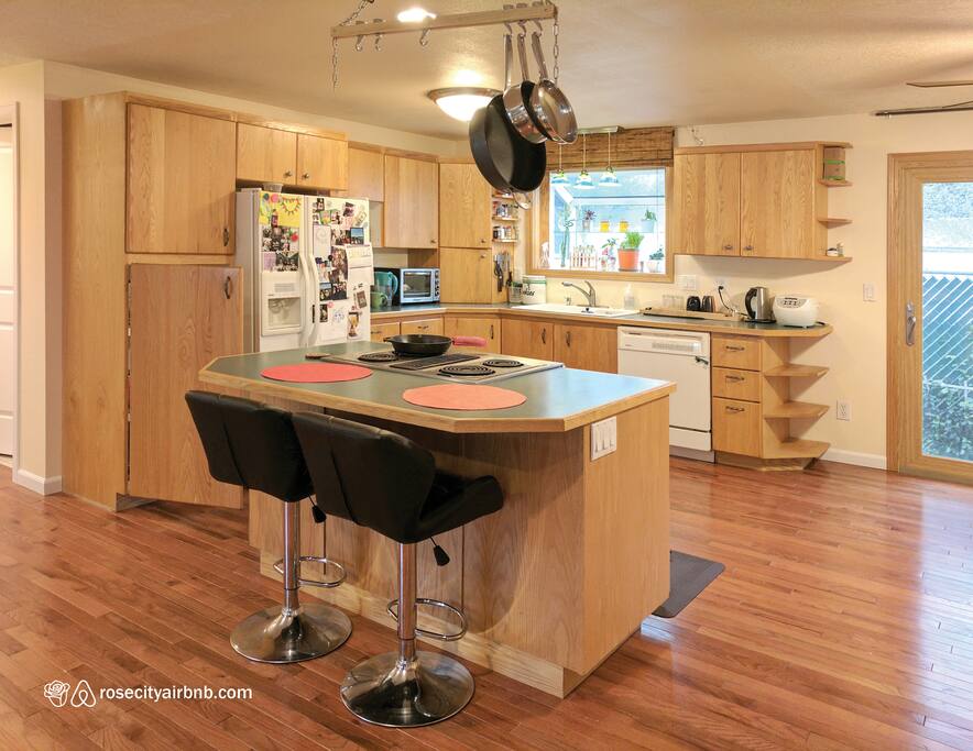 Homey kitchen area for social interaction
