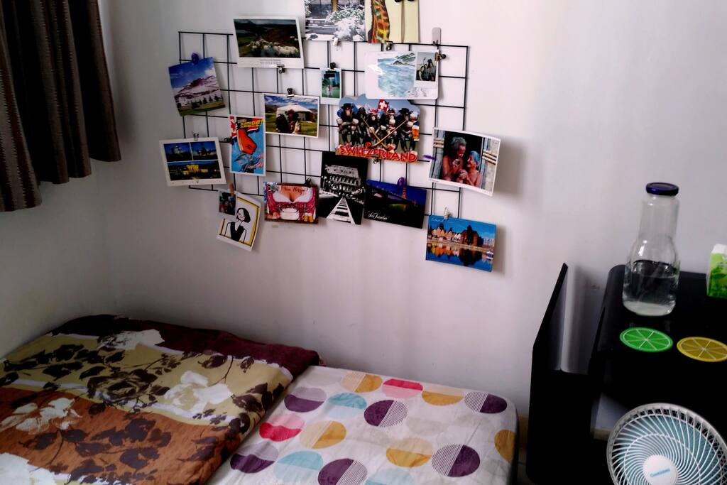 some decor and the fan in the room