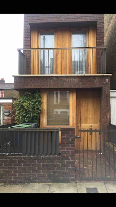 Stylish detached house, just off Green Lanes high road.