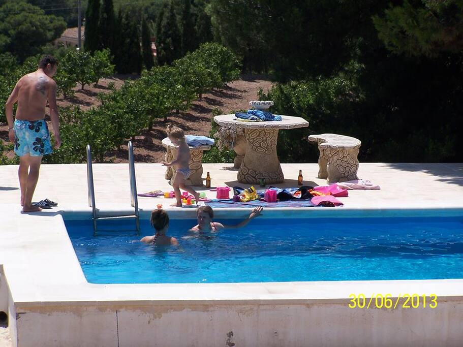 la piscina con vistas panoramicas, apartada de los vecinos.