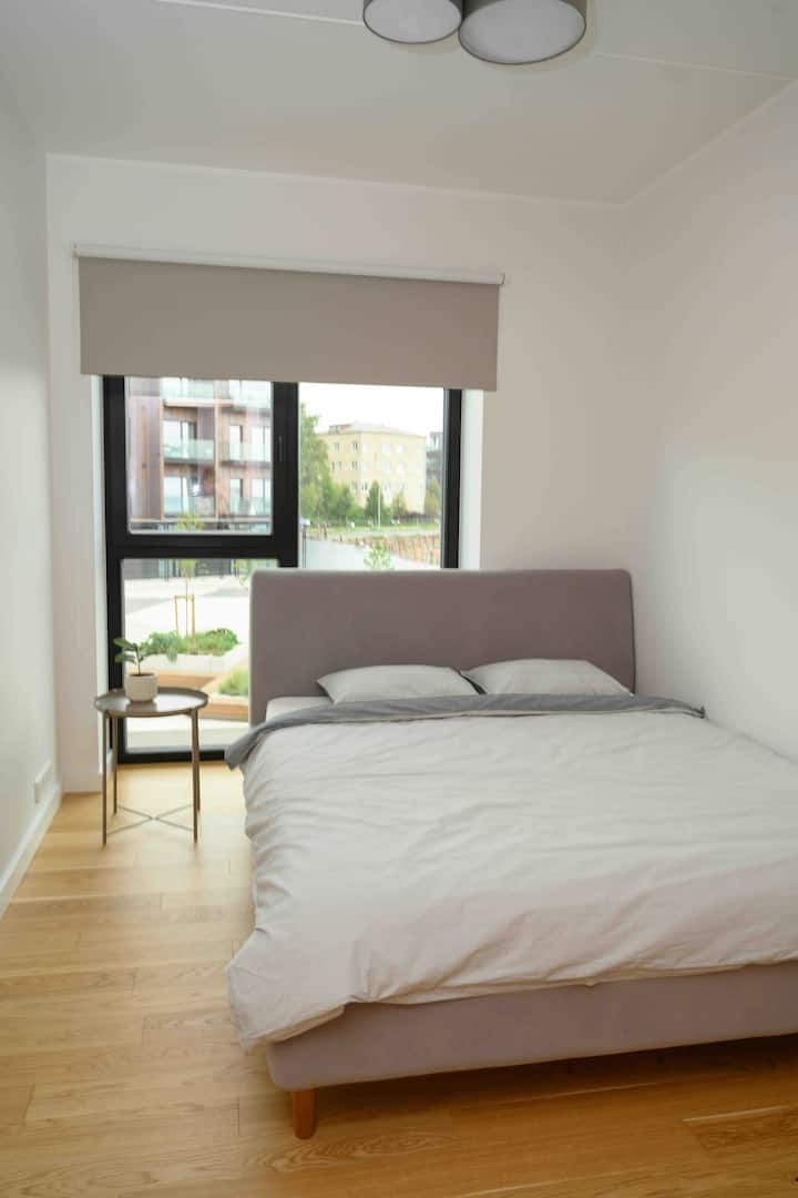 Cama tamaño queen en el segundo dormitorio 