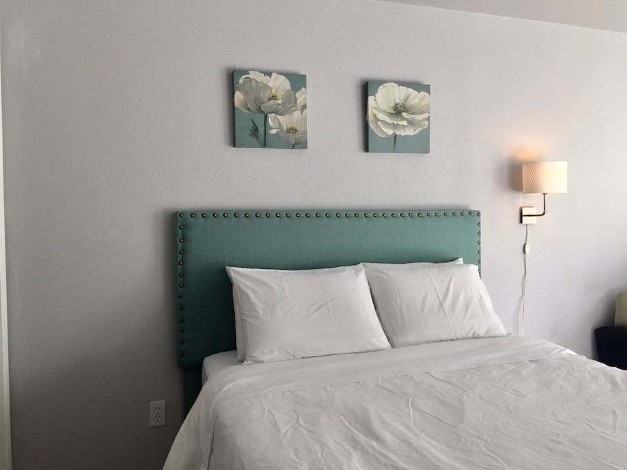 Queen bed view