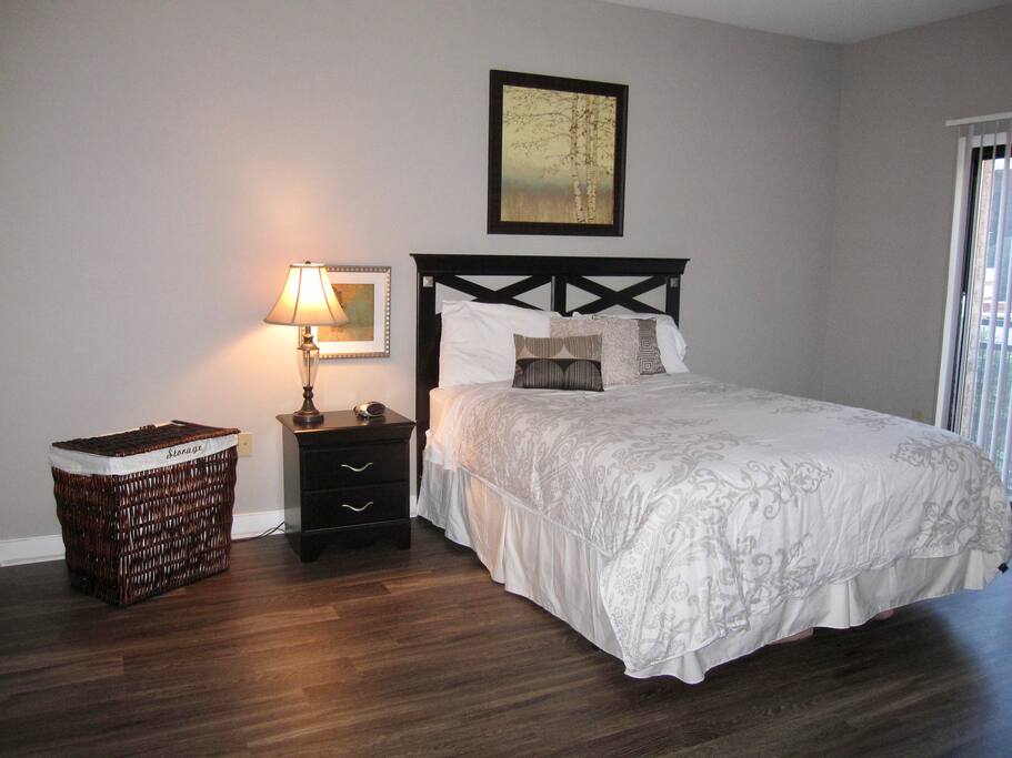 Bedroom with Queen bed
