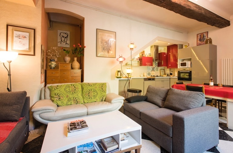 Popular Airbnb listing: Pedestrian townhouse with very quiet garden in Arles
