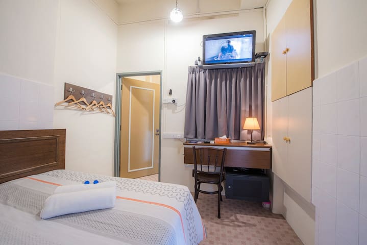 Heritage House @ Private Bath @ Near Gurney Drive