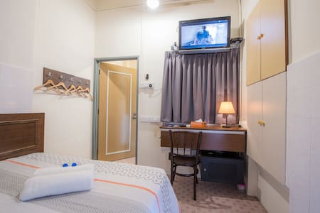 Heritage House @ Private Bath @ Near Gurney Drive