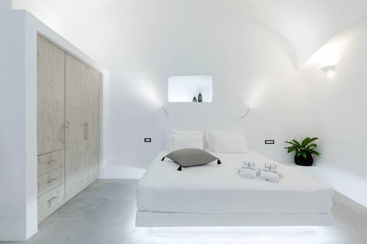 Alluvial Santorini Suites gallery image 4