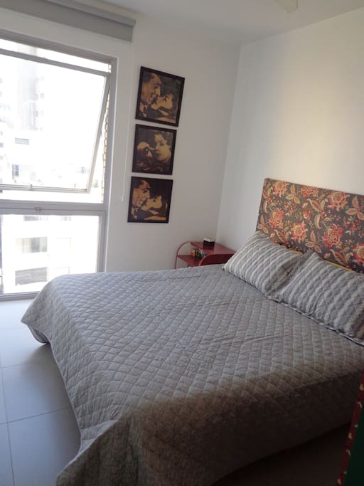 Quarto bem iluminado