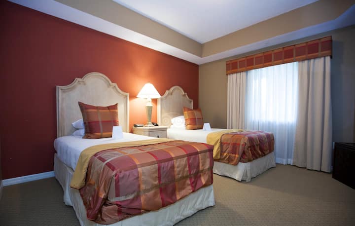 Guest Bedroom (Twin XL Beds)