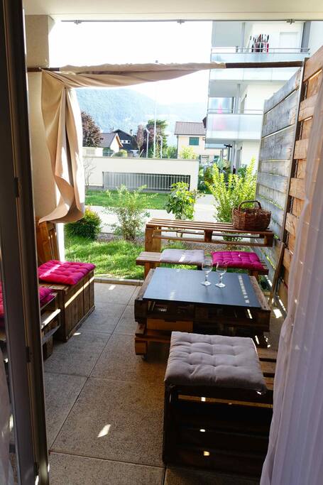 Mini terrasse abritée, soleil de fin de journée