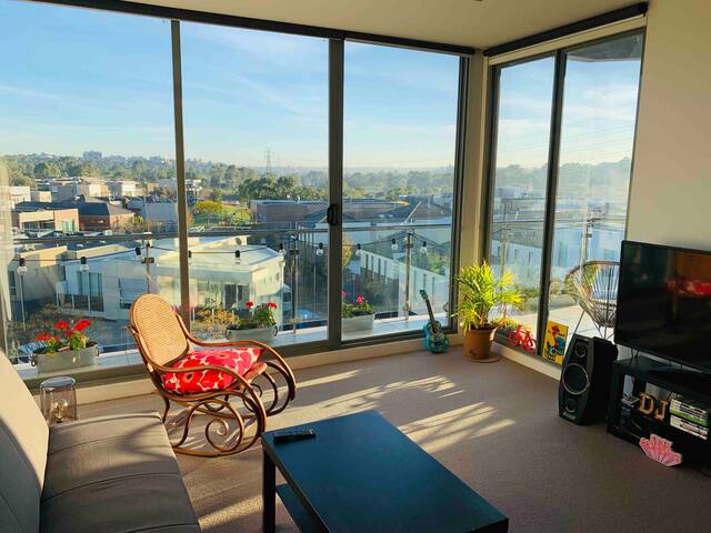 2 Bedroom Flat – GORGEOUS MELBOURNE SPOT gallery image 2