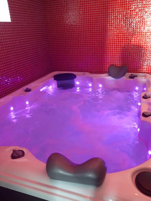 JACUZZI