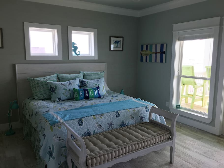 Turtle king bedroom with door to balcony