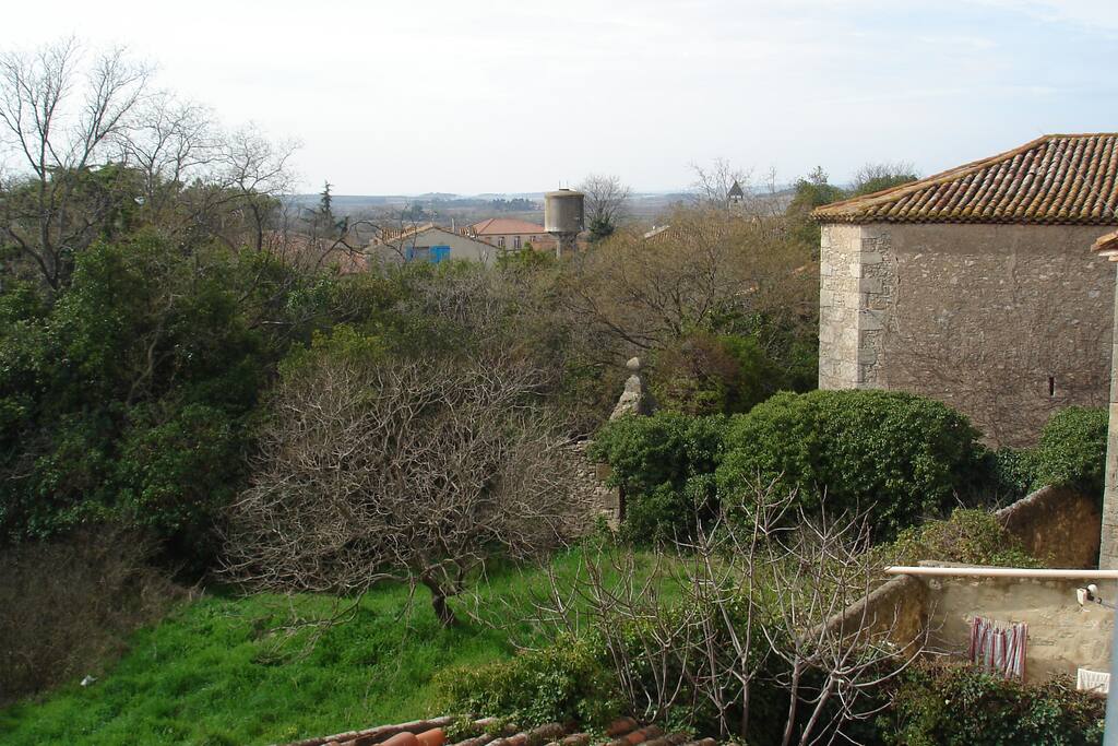 Parc privé qui juste le patio d'ou la tranquillité