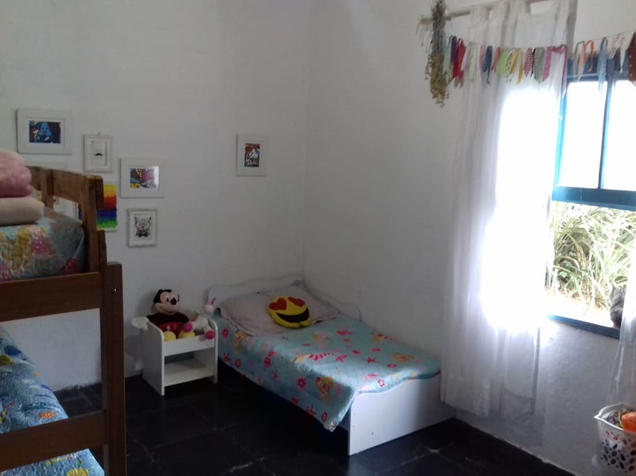 Quarto 3, beliche e uma cama infantil.