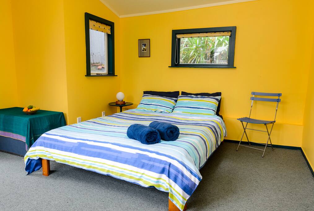 Queen-size double bed. Single trundle available.