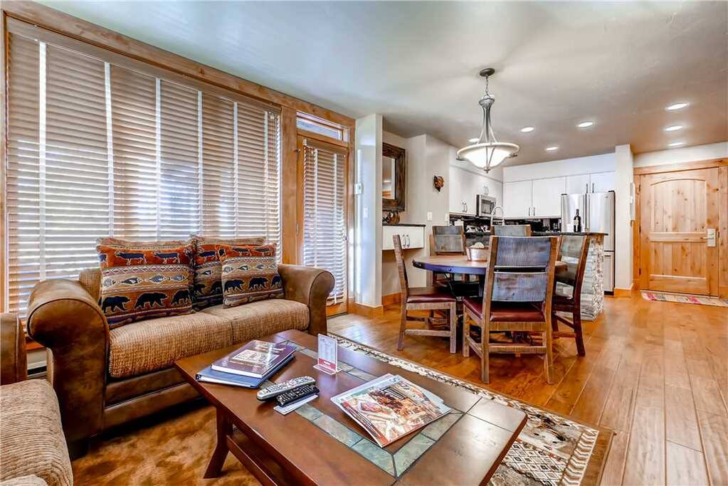 Couch,Furniture,Indoors,Room,Floor