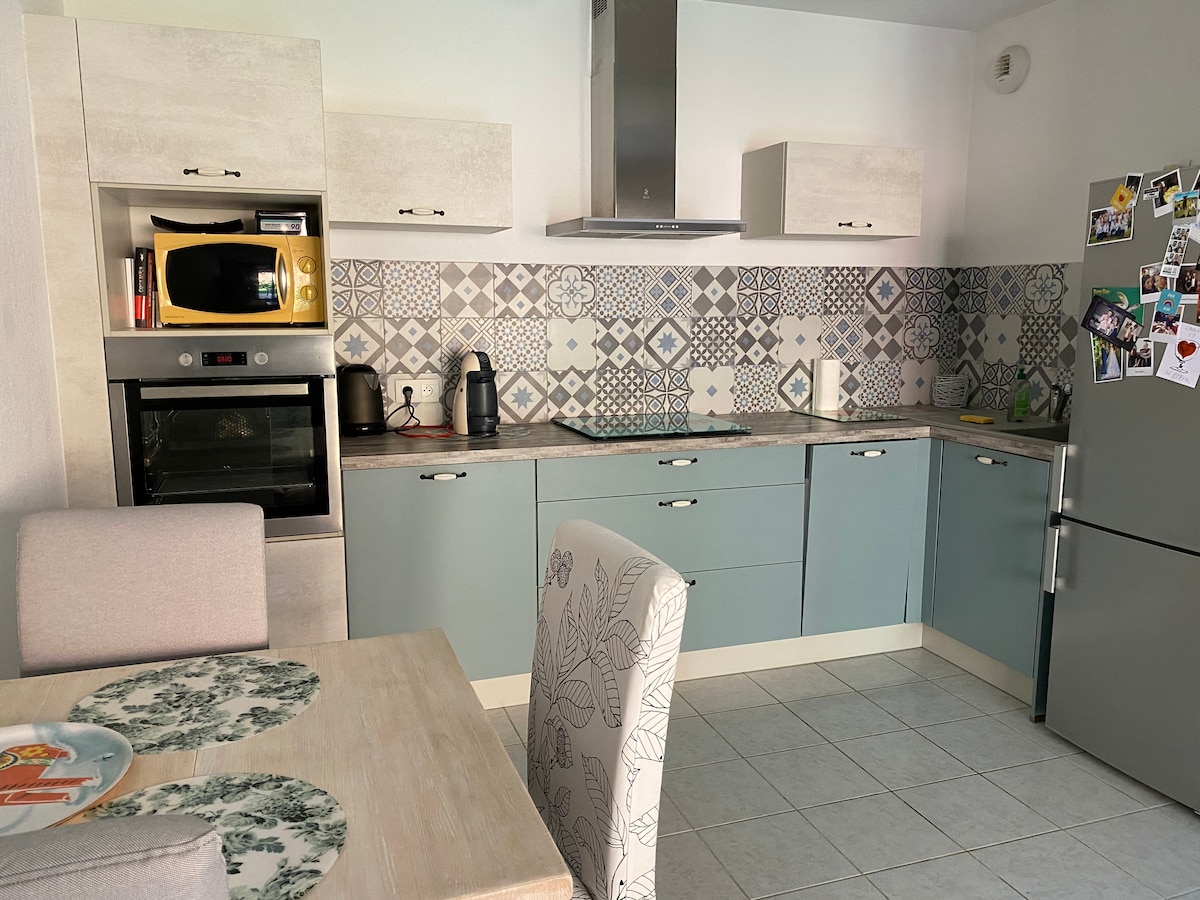 Popular Airbnb listing: 2-bedroom Saint-Pierre-la-Mer 500 m from the beach in Fleury