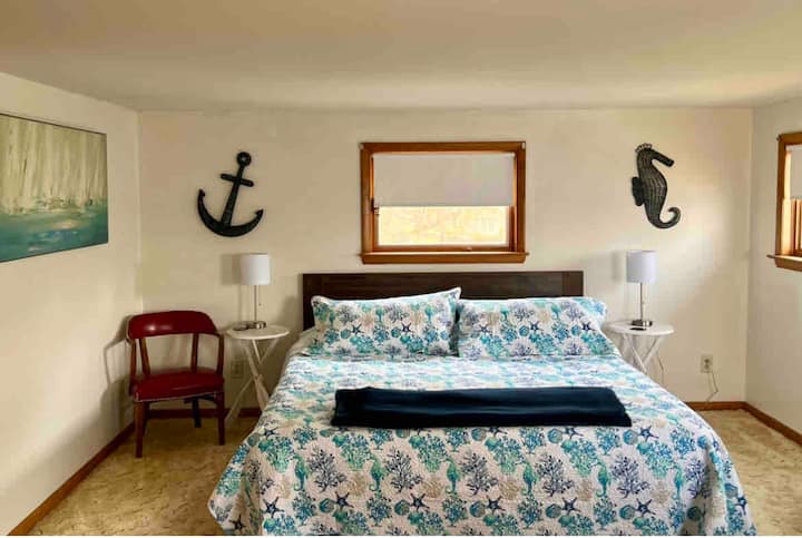 The large master bedroom has a king sized memory foam bed and lamps with USB ports to charge your phone. We also have a cot & fresh linens in the closet as an additional bed.