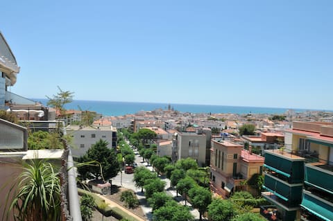 Propiedad de Airbnb exitosa: Terrace with beautiful view and swimming pool en Sitges
