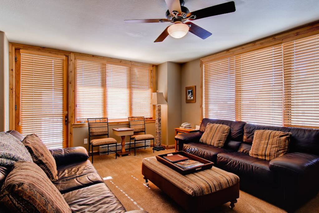 Furniture,Couch,Indoors,Room,Bedroom