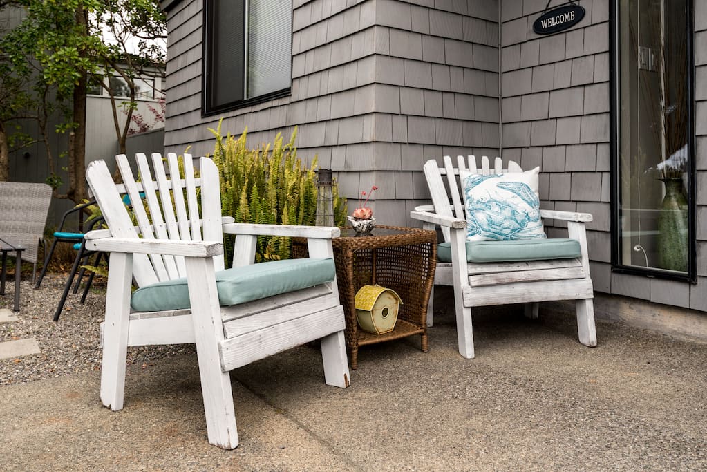 The font of our home- a nice spot to enjoy your morning coffee or afternoon glass of wine and enjoy the sounds of the Harbour.
