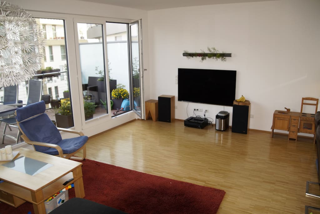 60 Zoll UHD-Fernseher