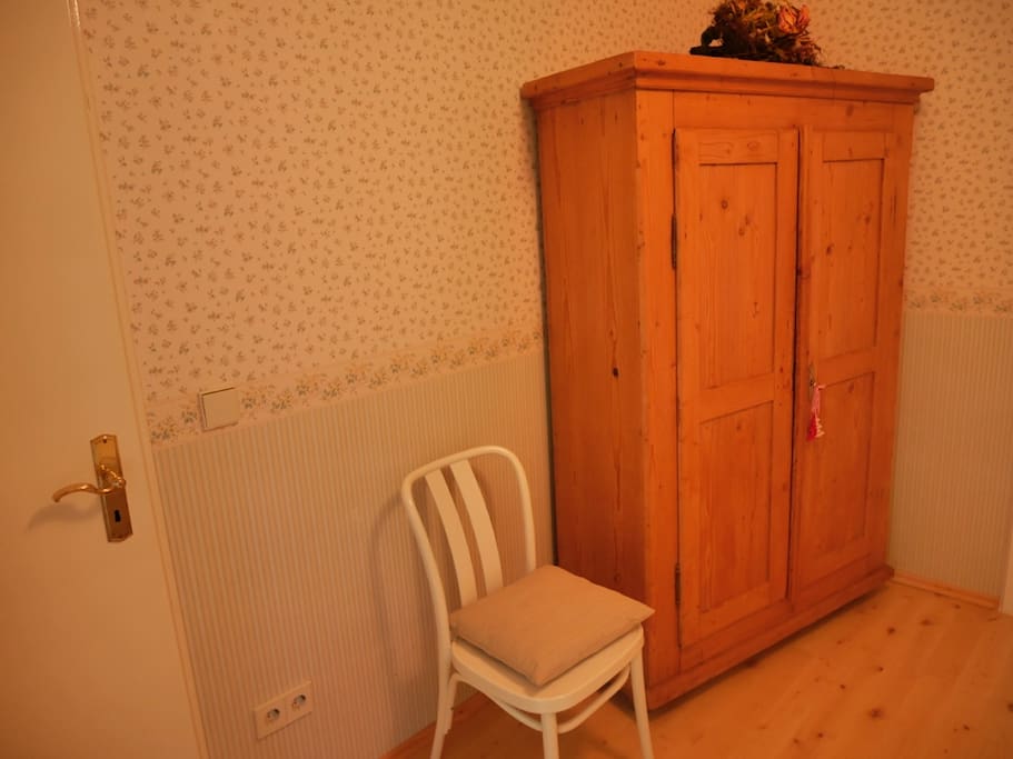 Kleiderschrank