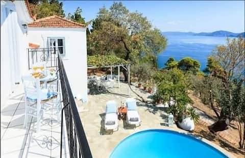 Villa Kanaris-2bedroom with stunning sea view.