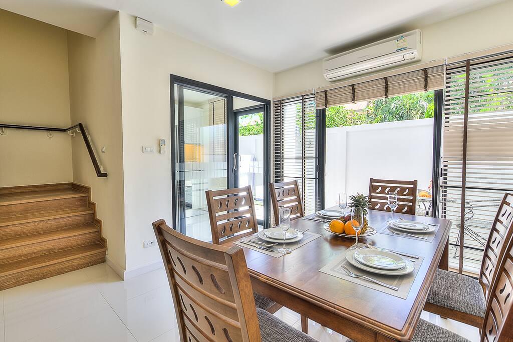 Living room - dining area