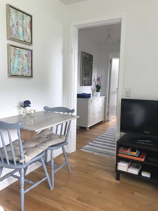 Spiseplads til 2 i værelset