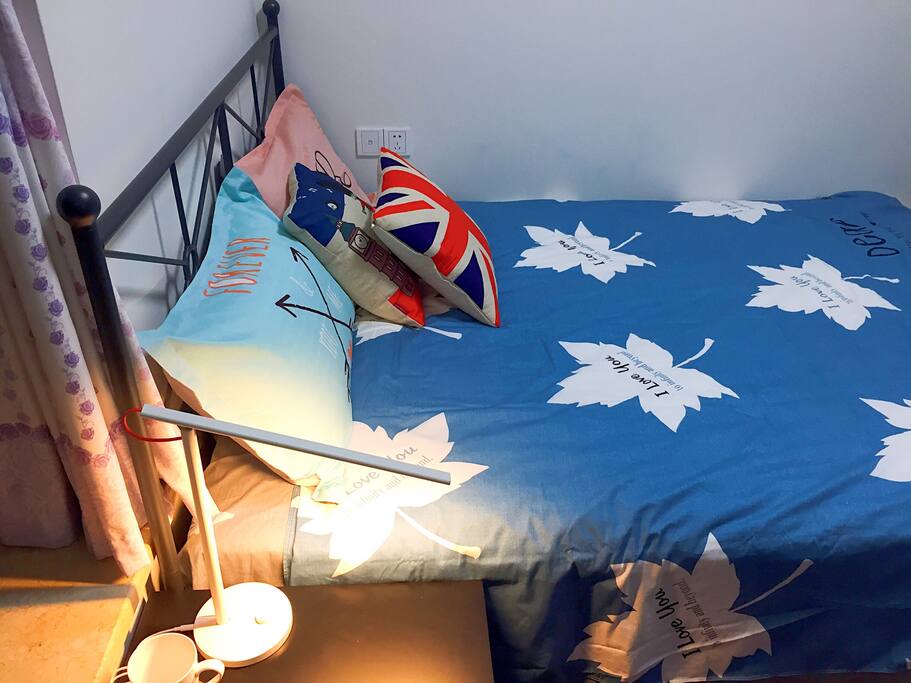 guestroom photo 2:小米新款智能台灯,获得过德国红点设计金奖,满足你广泛的照明需求。