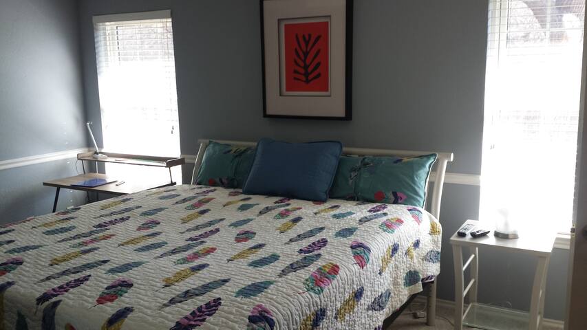 Private Master Suite for 1 guest , gym & pool