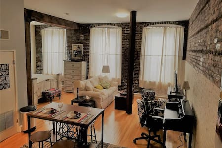Stylish Studio in Historic Downtown Loft District