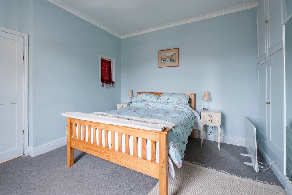 Large, light room - very quiet