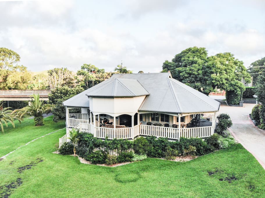 Bangalow Guesthouse Grounds