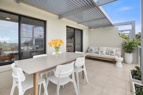 Top performing Airbnb: Crystal Shores2, Large 1BR, Sea View, Dog Friendly in Sunshine Beach
