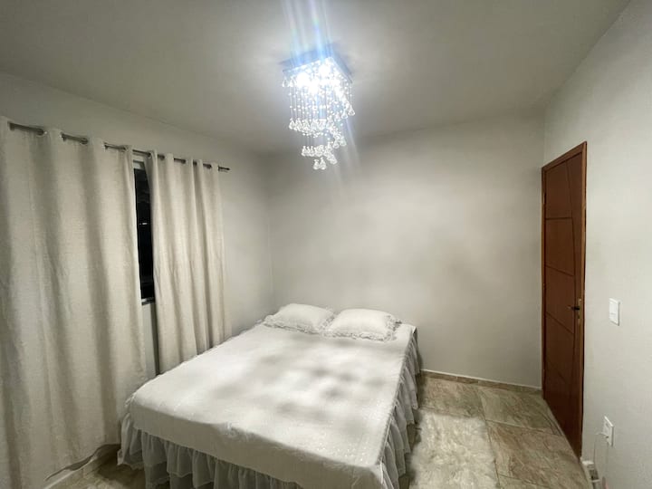 Chumba cha 1 cha kulala
Kitanda 1 cha watu wawili 
Kitanda 1 cha mtu mmoja 
Godoro 1 moja 
Televisheni
Kiyoyozi 
Ventilador 
Kioo 1 kikubwa sana 
