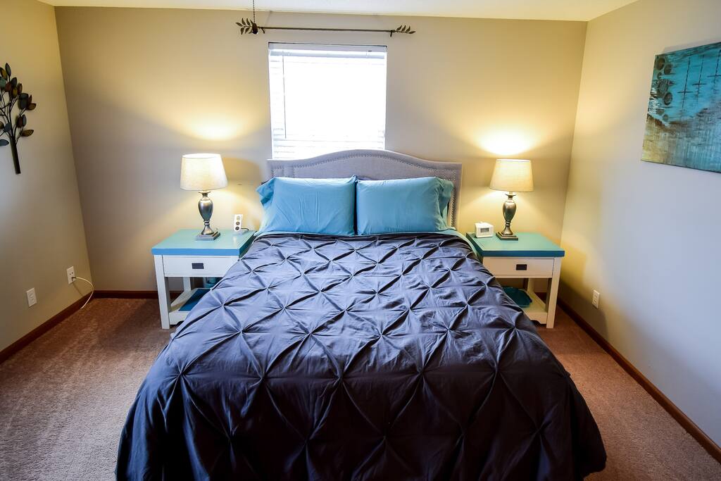 Master suite, queen bed