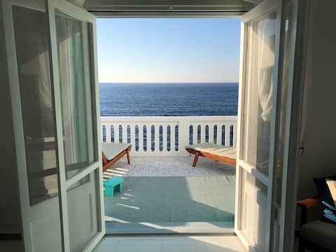 Top Airbnb: Villa Eos, a luxury waterfront residence in Δήμος Καλυμνίων