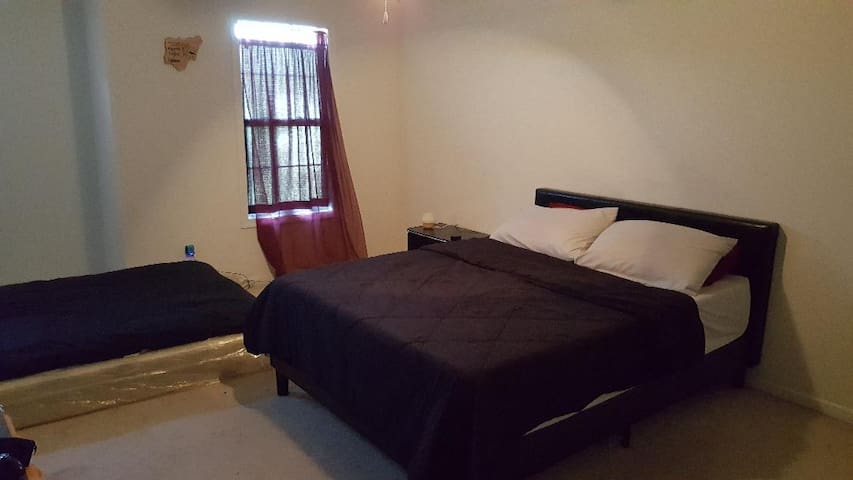 single family 20 minutes from downtown