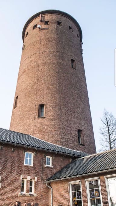 het appartement is op een unieke locatie naast de watertoren