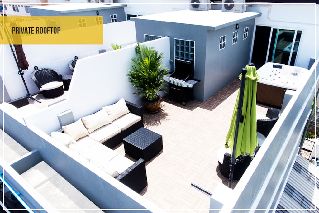 Rooftop jacuzzi
sitting area
BBQ
Lounge