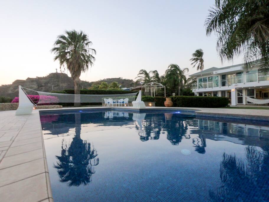 Live the Moment- Big Pool, Warm Temperature, Jet Bubbles with Fun Volleyball Net.