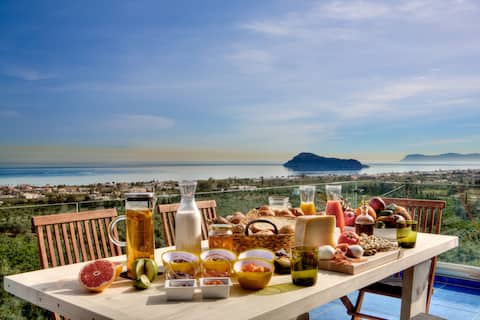 Top performing Airbnb: Your Greek dream at Villa Emanuele in Δήμος Πλατανιά