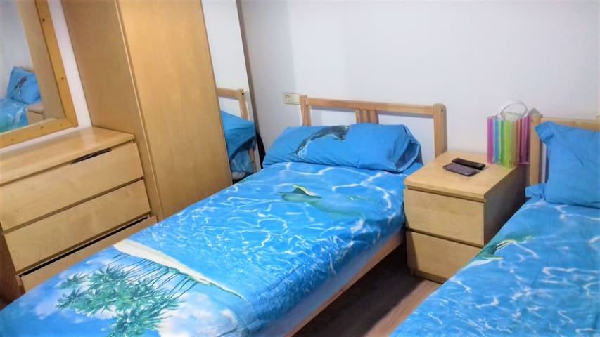 Cozy room in Trinitat Vella, 15 min center BCN