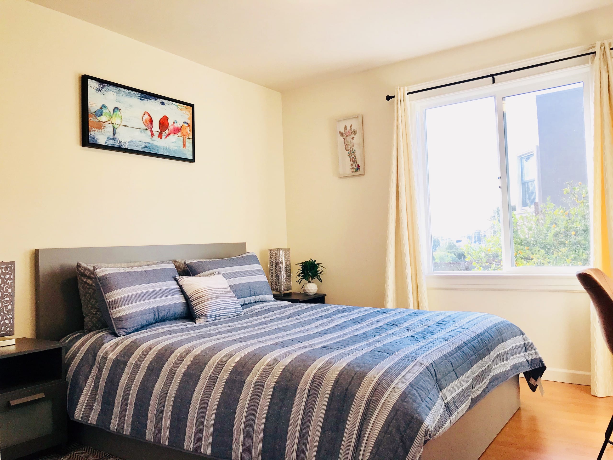 Relaxed 3B/2Ba Home with Private Parking - Image 49